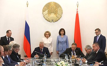 Церемония подписания двусторонних документов 
о сотрудничестве между регионами России и Беларуси