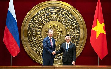 А. Яцкин предложил наращивать межпарламентские контакты и гуманитарные обмены с Вьетнамом