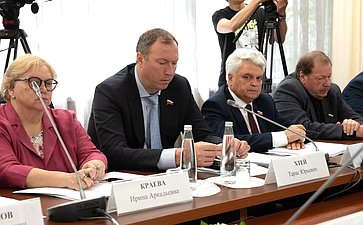 Лилия Гумерова провела круглый стол на тему «О государственной политики в области защиты, поддержки и развития русского языка». Мероприятие состоялось на площадке Государственного института русского языка имени А.С. Пушкина
