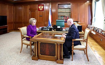 Встреча Председателя Совета Федерации Валентины Матвиенко с Губернатором Севастополя Михаилом Развожаевым