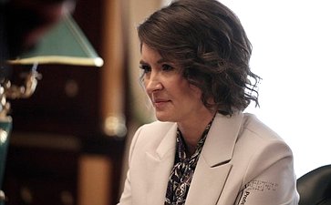 Маргарита Павлова предложила губернатору Челябинской области Алексею Текслеру рассмотреть вопрос о введении в специализированных детских учреждениях региона должности ассистента для детей-инвалидов