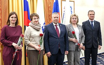 Денис Гусев вручил именные стипендии лучшим студентам учреждений профессионального образования Ненецкого АО