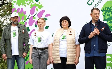 В Год защитника Отечества и 80-летия Победы в Великой Отечественной войне 1941–1945 годов сенаторы РФ и сотрудники Аппарата СФ провели акцию «Сад Памяти» — высадили 250 кустов сирени в музее-заповеднике «Горки Ленинские»