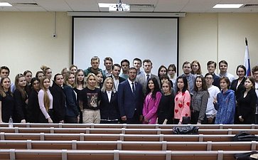 Николай Владимиров принял участие в заседании студенческого парламентского клуба Финансового университета при Правительстве РФ