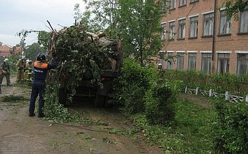 Е. Атанов и А. Чилингаров оценили последствия урагана в г. Ефремов в Тульской области