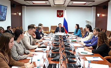 Совещание Комитета Совета Федерации по федеративному устройству, региональной политике, МСУ и делам Севера на тему «Совершенствование преференциальных режимов ДФО и Арктики для развития транспортно-логистической отрасли»