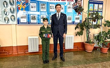 Артем Шейкин вручил медаль «За проявленное мужество» юному герою Тимофею Туманису