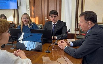 Александр Ролик провёл встречу со студентами-старостами первого курса Юридического факультета МГУ имени М.В. Ломоносов