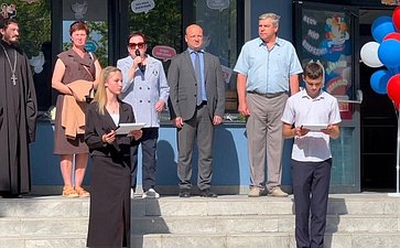 Лариса Мельник, поздравила севастопольских выпускников с последним звонком