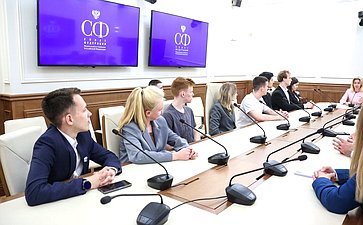 Встреча Натальи Мельниковой с активистами молодежного землячества Псковской области