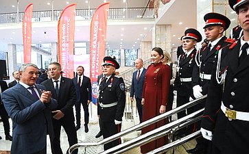 Торжественная церемония вручения переходящего знамени Президента РФ победителю смотр-конкурса на звание «Лучший казачий кадетский корпус»