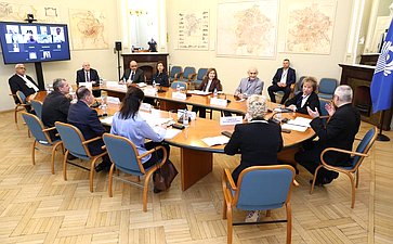 Сенаторы приняли участие в круглом столе на тему «Образовательные мосты: университеты и языковые центры как важный фактор продвижения русского языка за рубежом»