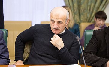 Ильяс Умаханов  провел совещание, посвященное итогам Хаджа-2014
