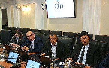 Встреча заместителя председателя Комитета СФ по международным делам Фарита Мухаметшина с официальной делегацией муниципальных служащих из Таджикистана