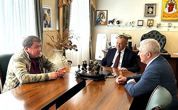 В ходе посещения племзавода Сергей Мартынов ознакомился с результатами его работы, перспективами развития и условиями труда сотрудников