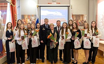 Евгений Богомазов принял участие в церемонии вручения паспорта гражданина Российской Федерации юным вологжанкам