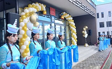 Баир Жамсуев посетил поселок Агинское и принял участие в открытии новой школы в микрорайоне «Западный»