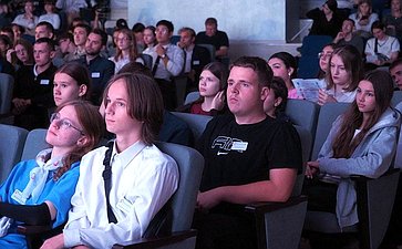 На форуме «КомандАгро – 40» Анатолий Артамонов рассказал о масштабной государственной поддержке аграриев и социальных преобразованиях на селе