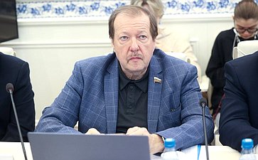 Александр Русаков