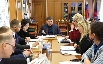 Заместитель Председателя СФ Николай Журавлев провел совещание по вопросу поддержки российских производителей, нацеленных на импортозамещение