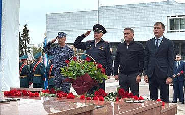 Айрат Гибатдинов почтил память жертв теракта в Беслане