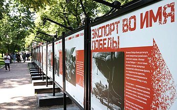 Николай Журавлев принял участие в открытии фотовыставки Российского экспортного центра «Экспорт во имя Победы»
