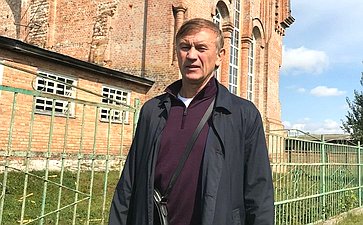 Александр Брыксин в ходе поездки в регион посетил приграничные территории в Глушковском районе