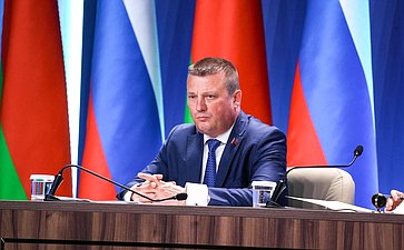 Пленарное заседание ХII Форума регионов России и Беларуси на тему «Молодежь Беларуси и России – наследники Великой Победы и будущее Союзного государства»