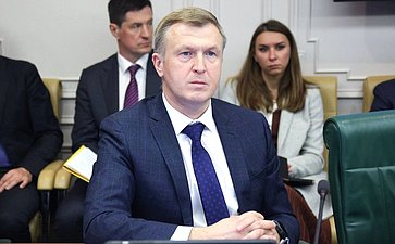 Заседание Комитета Совета Федерации по экономической политике на тему «О ходе подготовки «правительственного часа» по вопросу «О мерах по обеспечению технологического суверенитета РФ» 593-го заседания СФ»