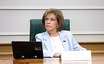 Л. Скаковская провела круглый стол, посвященный вопросам приема и обучения в вузах на контрактной основе