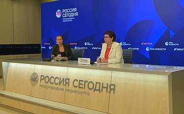 В пресс-центре МИА «Россия сегодня» состоялась пресс-конференция председателя Комитета СФ по социальной политике Елены Перминовой, на которой подведены итоги работы Комитета в осеннюю сессию