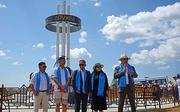 Баир Жамсуев на берегу реки Онон Агинского Бурятского округа принял участие в открытии архитектурно-декоративной стелы «Котел дружбы» в знак сотрудничества и дружбы между Россией, Китаем и Монголией