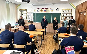 Игорь Мурог принял участие в открытии мемориальной экспозиции в честь Героев СВО – выпускников школы № 47 города Рязани