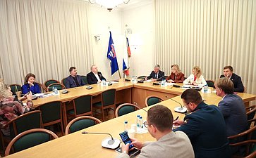 Сенаторы обсудили успешные практики и предложения по развитию НКО