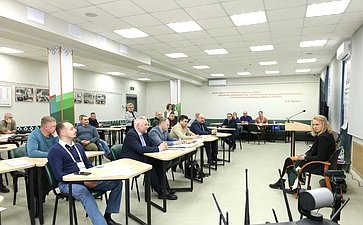 Екатерина Грибкова в ходе поездки в регион провела встречу с участниками кадровой программы «Пера. Путь героя»