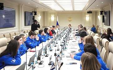 Круглый стол Комитета СФ по социальной политике «Актуальные вопросы совершенствования мер поддержки молодых специалистов, работающих в сфере здравоохранения (в рамках проекта «Всероссийская научная школа «Медицина молодая»)»