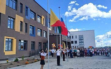 Баир Жамсуев посетил поселок Агинское и принял участие в открытии новой школы в микрорайоне «Западный»