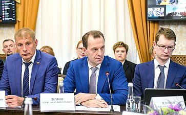 Вячеслав Тимченко провел расширенное заседание по вопросам контрольно-надзорной деятельности в Республике Хакасия