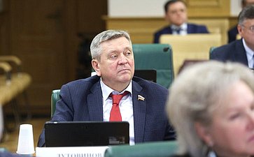 Александр Лутовинов