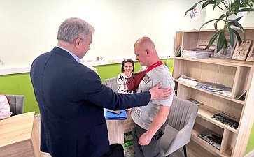 Анатолий Артамонов в рамках рабочей поездки в регион встретился с ветеранами специальной военной операции
