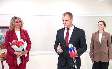 В Совете Федерации открылась выставка «Любовь к Родине дыша»