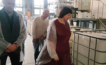 Елена Афанасьева посетила косметическую фабрику отечественного производителя