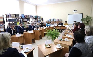 Айрат Гибатдинов встретился с предпринимателями, педагогическими коллективами, проверил ход строительства физкультурно-оздоровительного комплекса в ходе поездки в регион