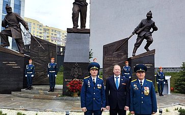 Виктор Шептий принял участие в церемонии открытия памятника пожарным и спасателям в Екатеринбурге