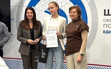 В Мурманске наградили победителей Девятой Всероссийской детской творческой школы-конкурса «Портрет твоего края»