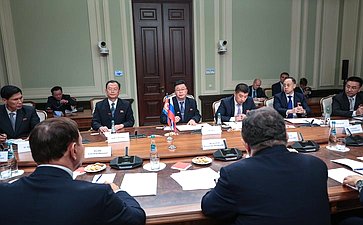 Встреча первого заместителя председателя Комитета СФ по международным делам Владимира Джабарова с руководителем группы содействия развитию корейско-российской дружбы в Верховном народном собрании КНДР Ли Чхолем