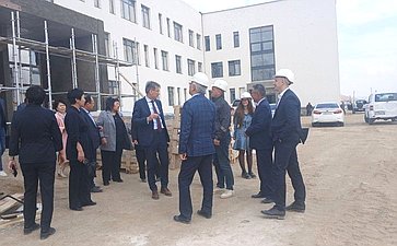 Баир Жамсуев в рамках работы в регионе провел совещание по контролю за ходом строительства школы в поселке Агинское