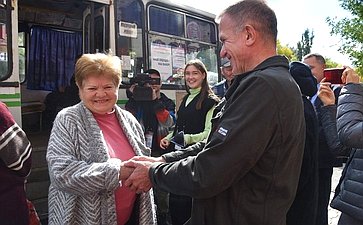 Владимир Кравченко в ходе работы в составе группы международных наблюдателей посетил избирательные участки в Стаханове, Краснодоне и Луганске