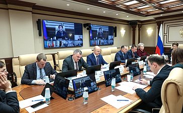 Совещание Комитета СФ по науке, образованию и культуре совместно с Комитетом СФ по экономической политике «Об организации в субъектах Российской Федерации перевозок детей школьными автобусами»