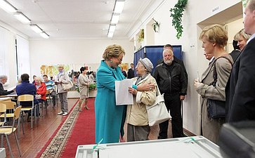 Председатель СФ В. Матвиенко на выборах в Санкт-Петербурге